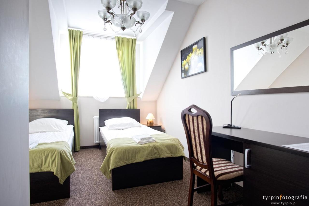 Hotel Millenium Góra Motyczna Buitenkant foto