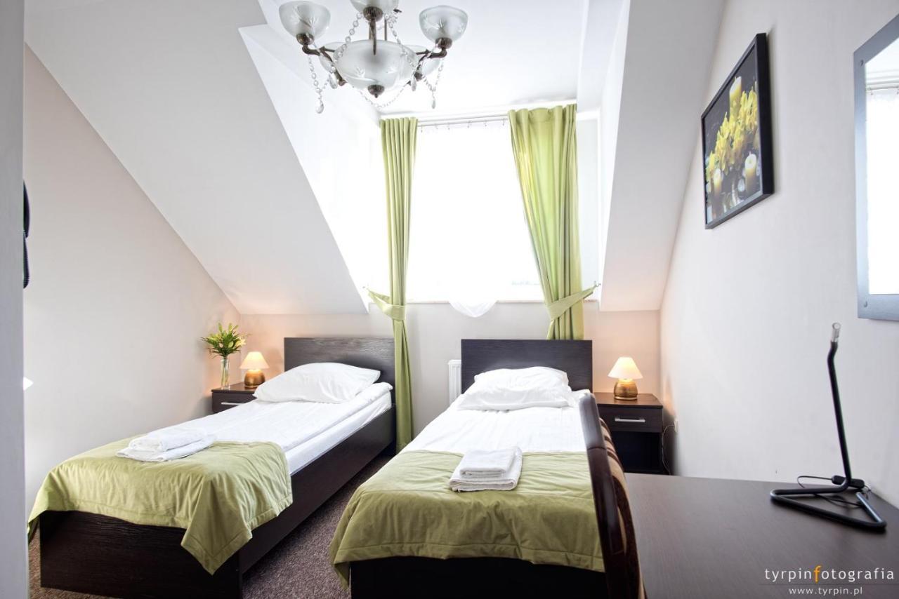 Hotel Millenium Góra Motyczna Buitenkant foto