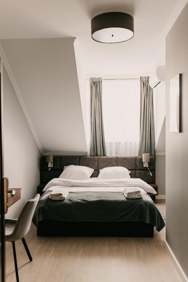 Hotel Millenium Góra Motyczna Buitenkant foto