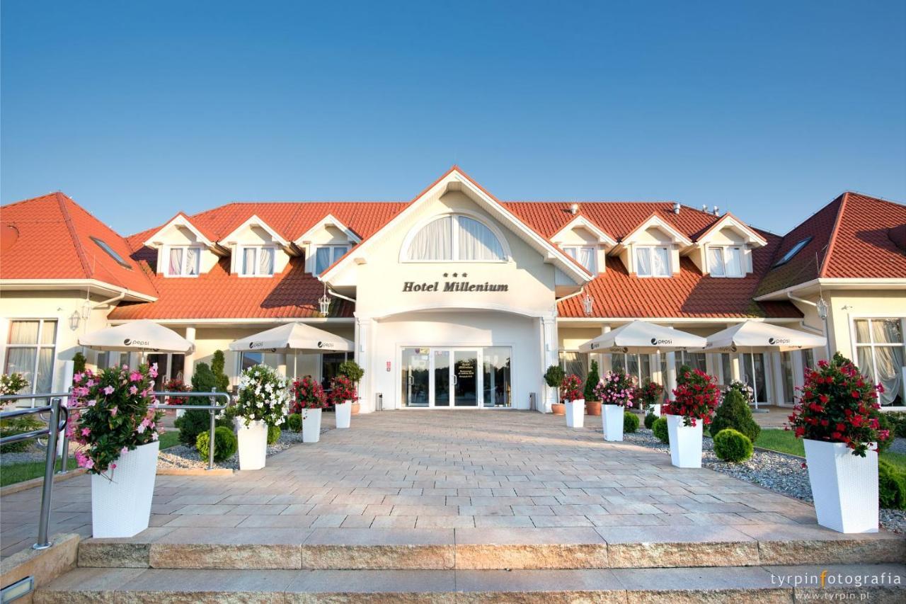 Hotel Millenium Góra Motyczna Buitenkant foto