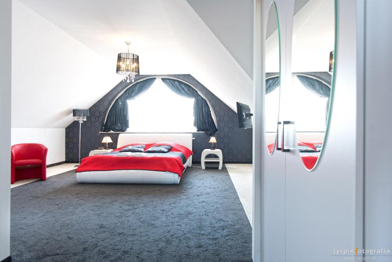 Hotel Millenium Góra Motyczna Buitenkant foto