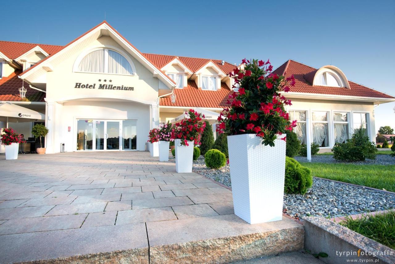 Hotel Millenium Góra Motyczna Buitenkant foto