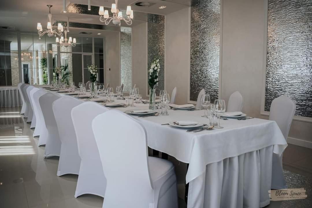 Hotel Millenium Góra Motyczna Buitenkant foto