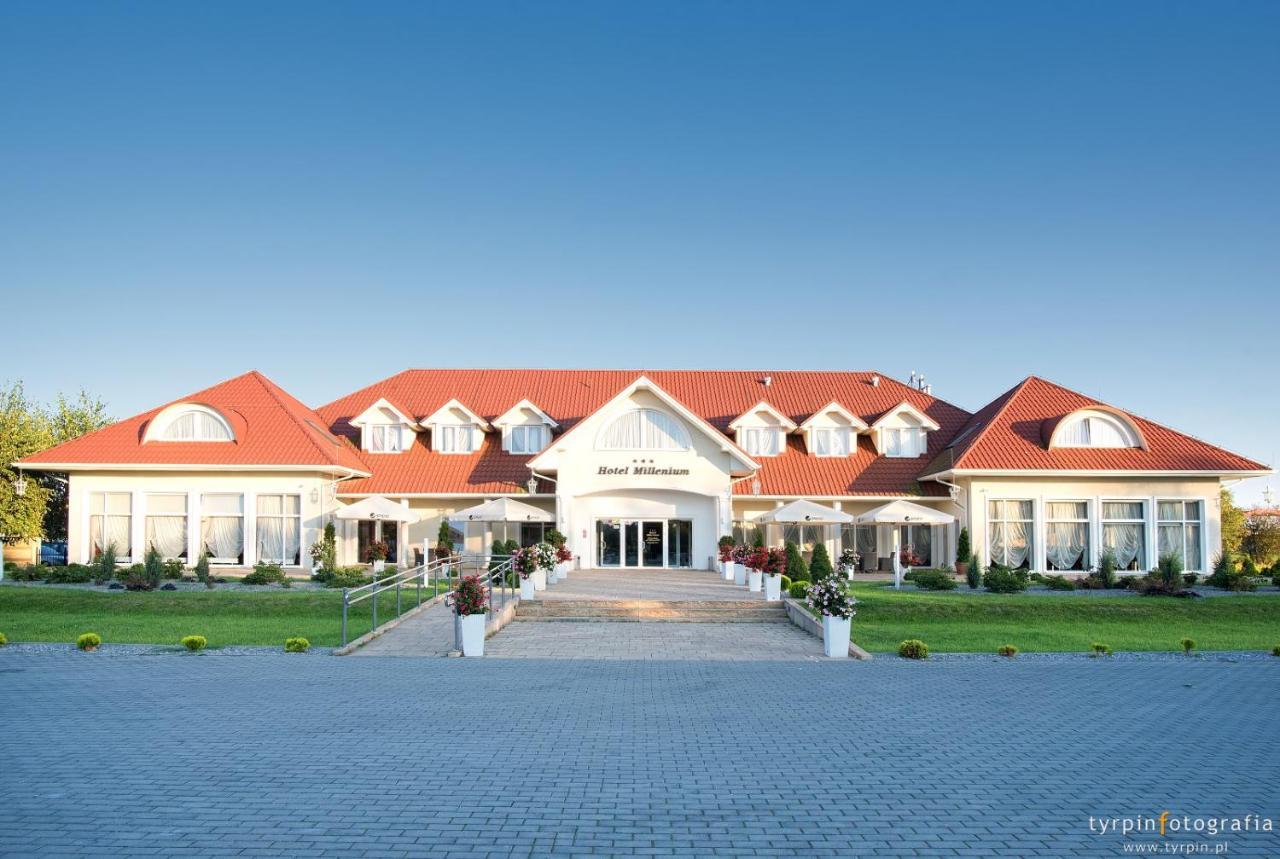 Hotel Millenium Góra Motyczna Buitenkant foto