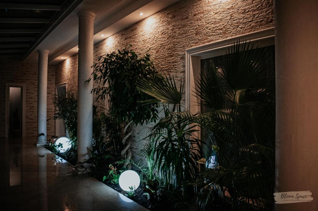 Hotel Millenium Góra Motyczna Buitenkant foto