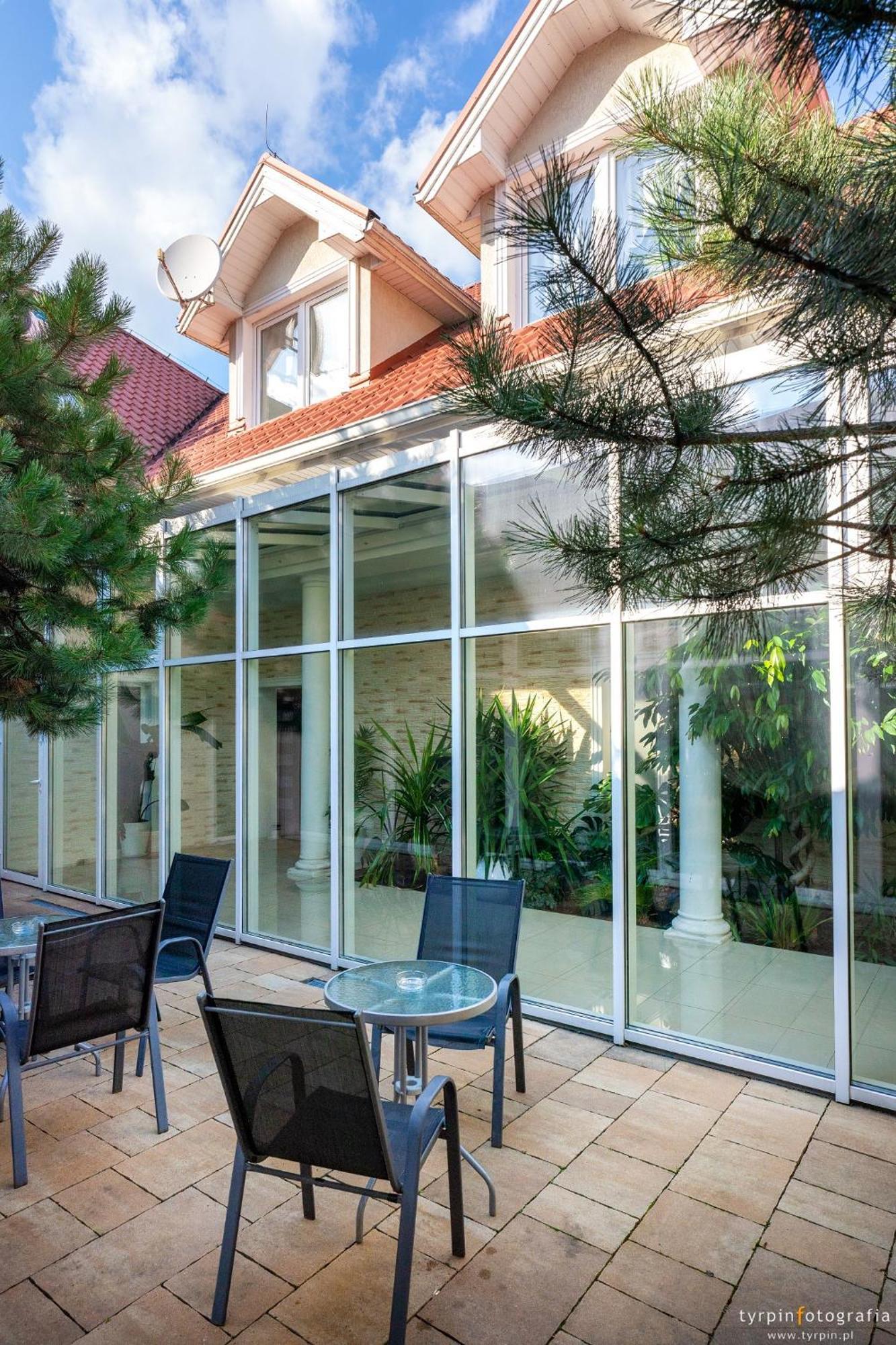 Hotel Millenium Góra Motyczna Buitenkant foto