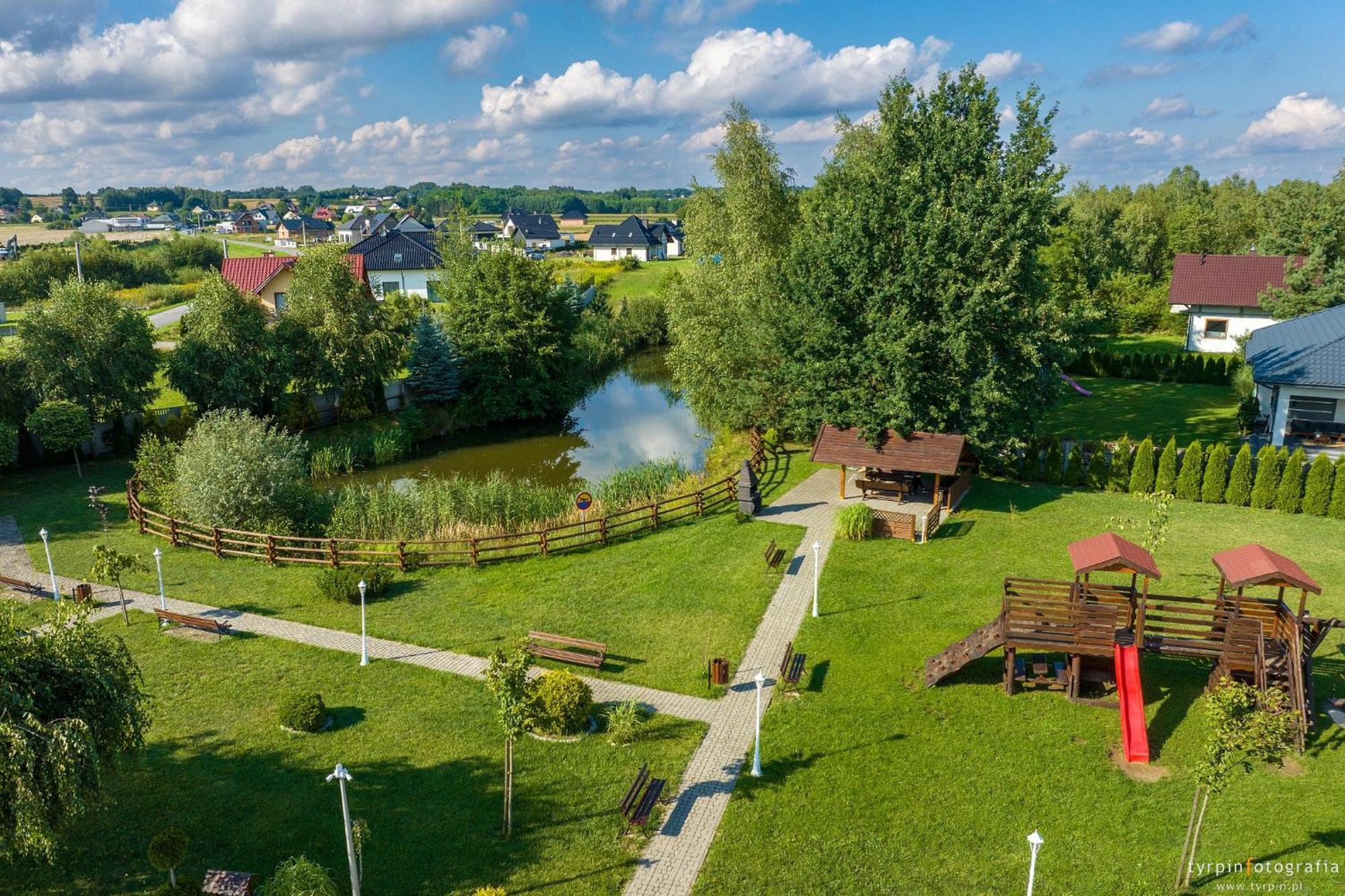 Hotel Millenium Góra Motyczna Buitenkant foto
