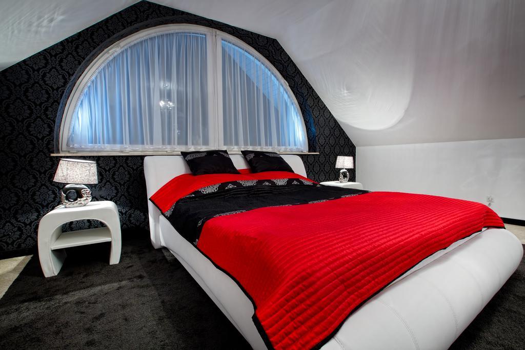 Hotel Millenium Góra Motyczna Kamer foto