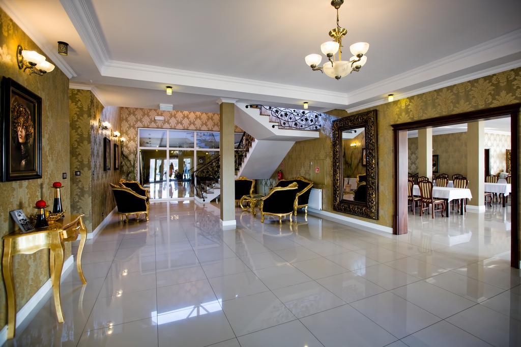 Hotel Millenium Góra Motyczna Buitenkant foto
