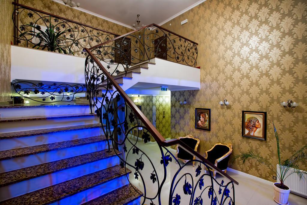 Hotel Millenium Góra Motyczna Buitenkant foto