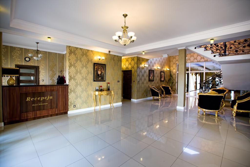 Hotel Millenium Góra Motyczna Buitenkant foto